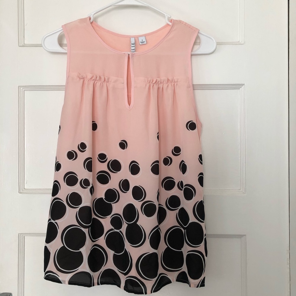 Pink, sleeveless women’s top with black accents